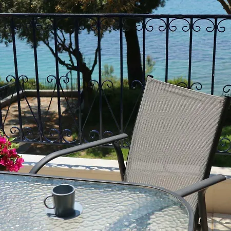 Seafront Loft In Akti Appartement