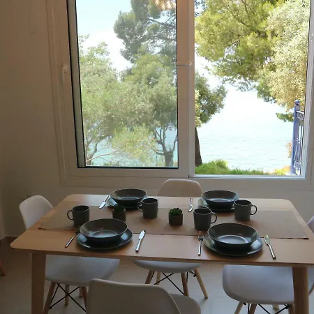 Seafront Loft In Akti Апартаменты *